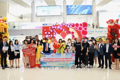 因新冠疫情中断3年后，庆和省迎来首批中国游客 - ảnh 1
