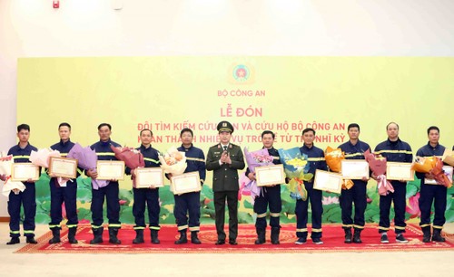 越南公安部表彰和奖励赴土耳其参加抗震救灾活动的救援队 - ảnh 1