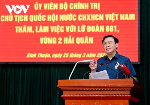越南国会主席王庭惠探访海军部队681旅并举行工作会议 - ảnh 1