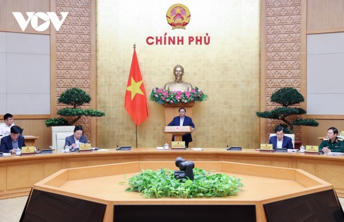 越南政府总理范明政主持召开4月份政府立法工作会议 - ảnh 1