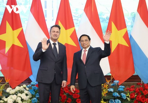 卢森堡大公国首相格扎维埃·贝泰尔一行圆满结束对越南的正式访问 - ảnh 1