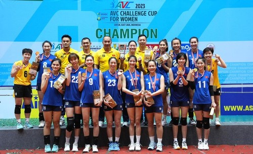 越南女排首次夺得2023年AVC挑战杯冠军 - ảnh 1
