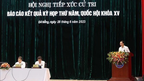 越南国家主席武文赏与岘港市选民接触 - ảnh 1