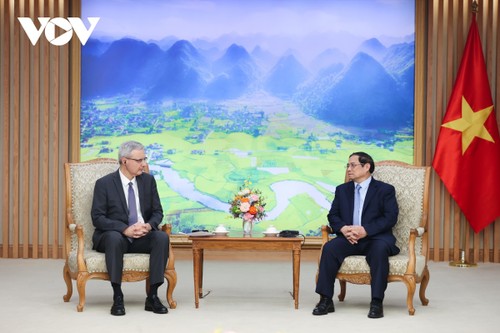 越南政府总理范明政会见法国驻越南大使尼古拉斯·沃纳里 - ảnh 1