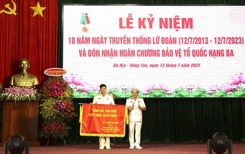 越南海军第二区167旅获颁三级卫国勋章 - ảnh 1