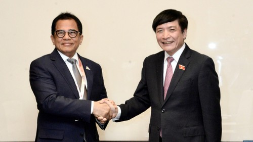 越南国会秘书长裴文强会见泰国下议院、印度尼西亚国会和老挝国会秘书长 - ảnh 2