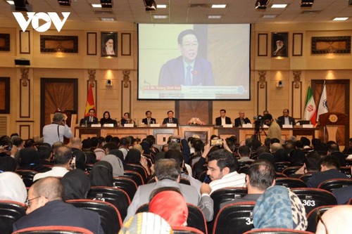 越南国会主席王庭惠出席促进越伊经济合作的政策、法律论坛 - ảnh 1