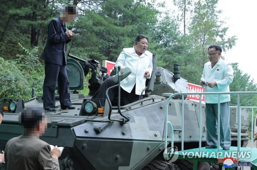 朝鲜领导人要求提高导弹生产能力 - ảnh 1