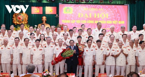 越南政府总理范明政出席离休老人民公安协会成立大会 - ảnh 1