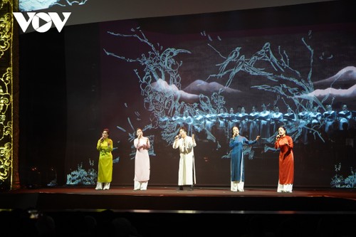 越南音乐家文高诞辰100周年纪念晚会在河内举行 - ảnh 1