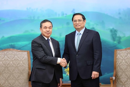  越南政府总理范明政会见前来辞行拜会的老挝驻越大使 - ảnh 1