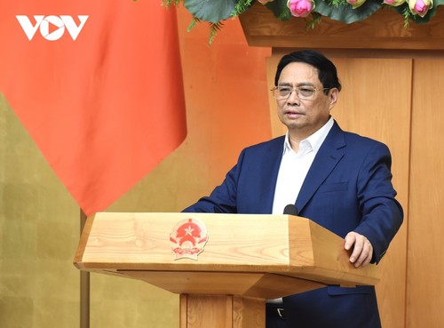 越南政府总理范明政主持政府9月立法工作专题会议 - ảnh 1
