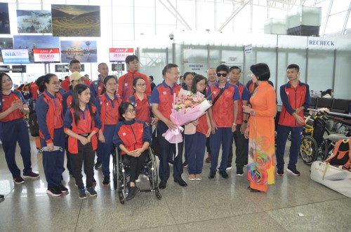 越南残疾人体育代表团​启程赴中国参加第4届亚残运会 - ảnh 1