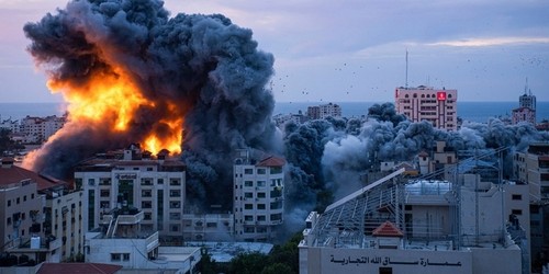 以色列军队轰炸加沙难民营   400多人死伤 - ảnh 1