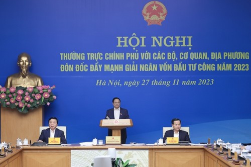 越南政府总理范明政：力争公共投资资金到位达全年计划的95%以上 - ảnh 1
