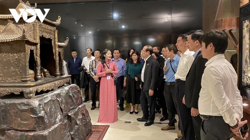 中国政协代表团参观下龙湾和广宁博物馆 - ảnh 1