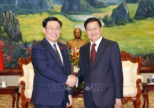 越南国会主席王庭惠会见老挝人民革命党中央总书记、国家主席通伦 - ảnh 1