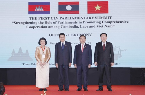 首届越老柬三国国会高层会议开幕 - ảnh 3