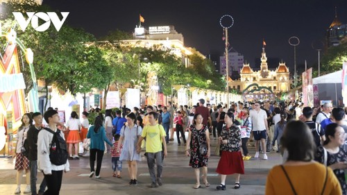 热闹非凡的奠边府和西北各省文化旅游周在胡志明市举行 - ảnh 1