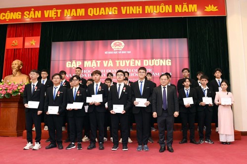 越南学生在2023年奥林匹克学科竞赛、国际科技竞赛上取得优异成绩 - ảnh 1