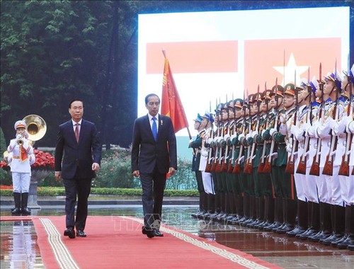  越南国家主席武文赏主持仪式 欢迎印度尼西亚总统访越 - ảnh 1