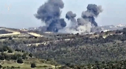 中东战事：从叙利亚发射导弹袭击戈兰高地；以色列国防军增加对真主党的空袭 - ảnh 1