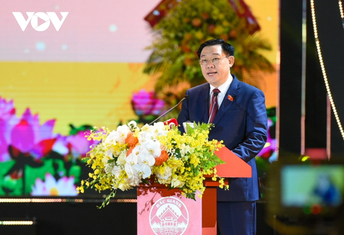 越南国会主席王庭惠出席北江省越安县成立决议公布仪式 - ảnh 1