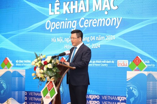 近500家企业参加第33届越南国际贸易博览会 - ảnh 1