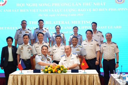 越南海警与菲律宾海岸警卫队举行首次双边会晤 - ảnh 1