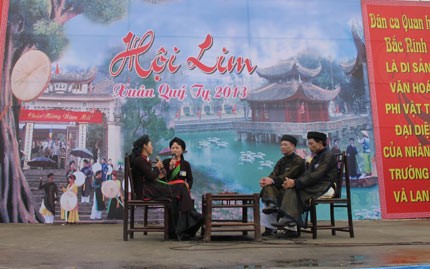 Datang di daerah lagu rakyat Quan Ho dan merayakan Pesta Lim pada awal musim Semi - ảnh 1