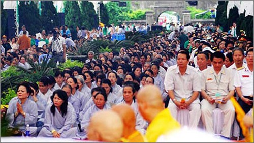 Provinsi Quang Tri mengadakan mega upacara mendoakan arwah dan mendoakan negara damai, rakyatnya tenteram - ảnh 1