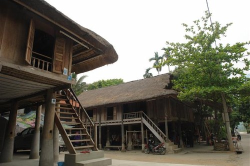 Rumah panggung etnis minoritas Thai hitam - ảnh 3