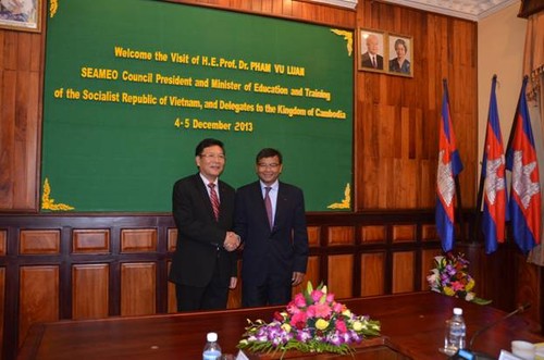 Vietnam dan Kamboja memperkuat kerjasama di bidang pendidikan - ảnh 1