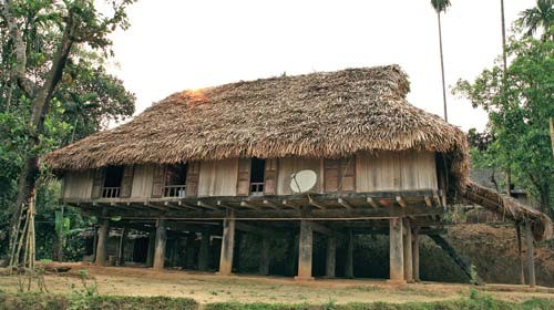 Rumah panggung yang unik dari warga etnis minoritas Muong Bi di provinsi Hoa Binh - ảnh 1