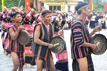 Etnis minoritas Ba Na di daerah Tay Nguyen - ảnh 1