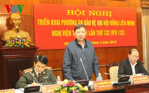 Menggelarkan langkah-langkah menjaga keamanan mutlak bagi IPU-132 di kota Hanoi - ảnh 1