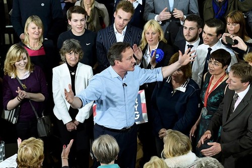 Pimpinan partai-partai politik Inggeris berusaha keras melakukan kampanye pemilu sampai detik-detik terakhir - ảnh 1