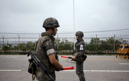 Dua bagian negeri Korea menurunkan taraf siap siaga bertempur di daerah perbatasan - ảnh 1
