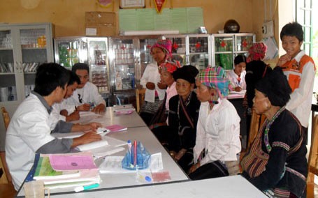 Asuransi kesehatan turut meningkatkan kesehatan kaum miskin di provinsi Lai Chau - ảnh 1