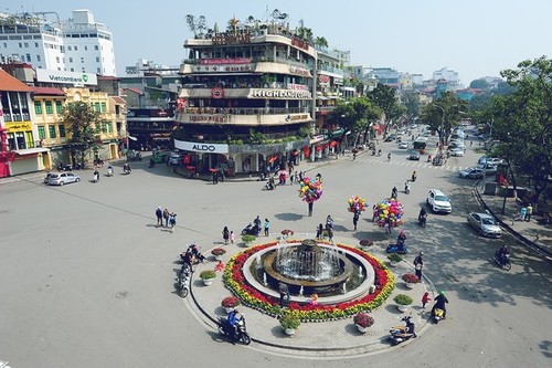Wajah baru dari ibukota Hanoi pada hari pertama tahun baru imlek - ảnh 1