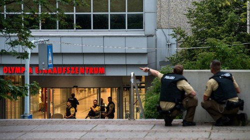 Pemberondongan senapan yang memakan korban di pusat perbelanjaan di Jerman - ảnh 1