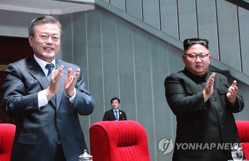 Moon Jae-in appelle à «mettre fin aux hostilités» entre les deux Corées - ảnh 1