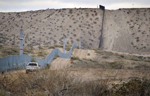 Migrants: Le Pentagone déploie 800 militaires à la frontière avec le Mexique - ảnh 1