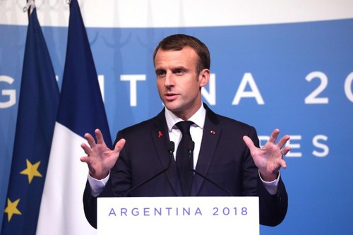 Les gilets jaunes sèment le chaos à Paris, Macron dénonce les violences - ảnh 2