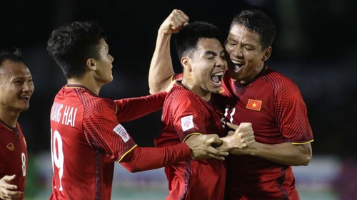 Coupe AFF Suzuki 2018: le Vietnam bat les Philippines 2-1 - ảnh 1
