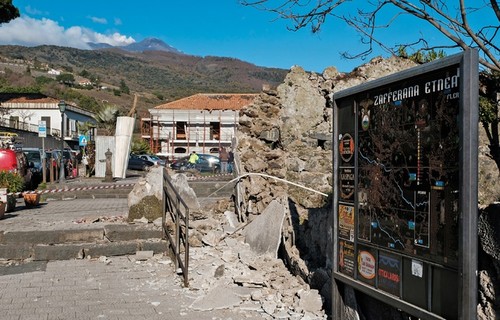 Sicile: Un séisme de magnitude 4,8 frappe la zone du volcan Etna, en éruption depuis lundi - ảnh 1