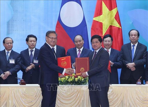Vietnam-Laos: 6 nouveaux accords de coopération conclus en 2019 - ảnh 1