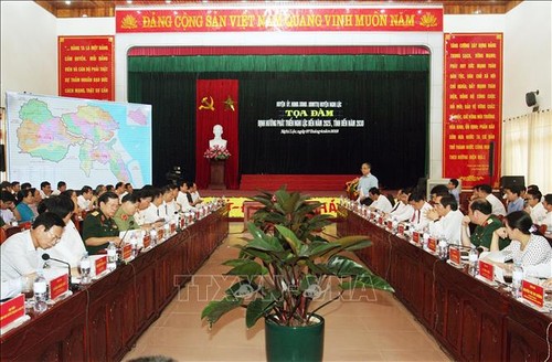 Vuong Dinh Huê à la table ronde sur les orientations de développement de Nghi Lôc - ảnh 1