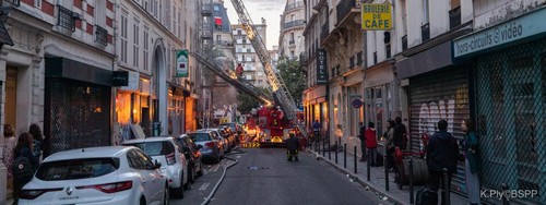 Paris : trois morts dans l’incendie d’un immeuble du 11e arrondissement - ảnh 1