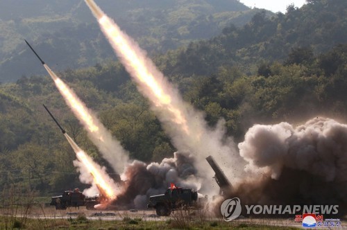 Pyongyang affirme avoir testé un nouveau système de lance-roquette multiple - ảnh 1